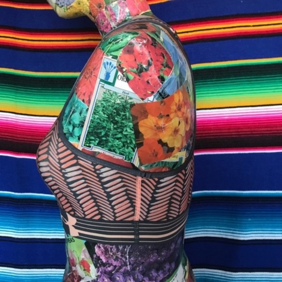 Under Armour UA Chevron Abstract Sports Bra Painted Contrasting - Picture 4 of 5